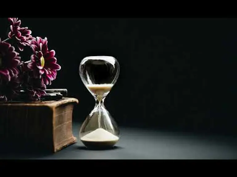 לחצות את מימדי הזמן – מדיטציה עם ניסים אמון