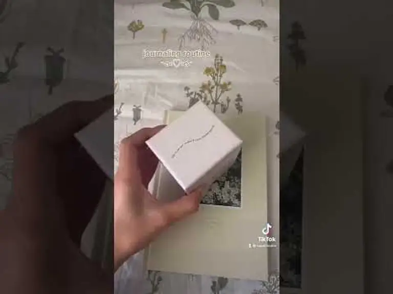 🌻 my journaling routine | @naomileahx #shorts