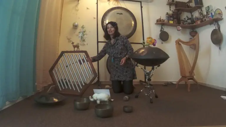 (סיפורי יוגה לפני השינה לילדים והורים- פרק 7 (מדיטציה מוסיקאלית לשינה טובה ואיזון